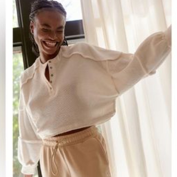 UO Cropped Henley - Picture 3 of 5